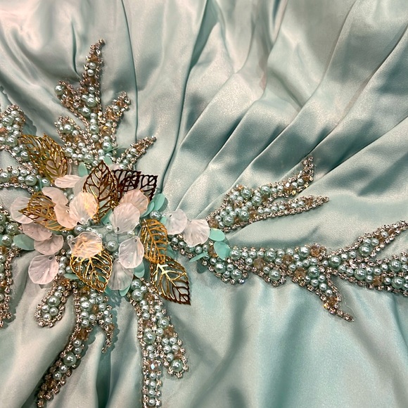 Mac Duggal Embellished One Shoulder Asymmetrical Gown Size 8 NWOT - Picture 4 of 6